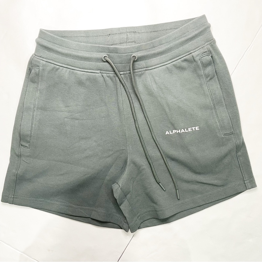 NWT ALPHALETE WOMEN’S CORE SHORTS IN CONCRETE VARIOUS SIZES SMALL & MEDIUM